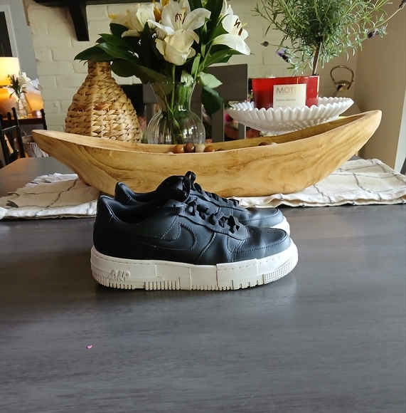 Nike Air Force One Woman Size 8.5 Luke New - Picture 1 of 6